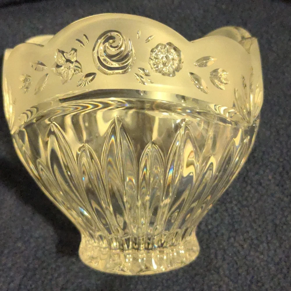 Oneida Southern Garden Crystal Hostess Bowl